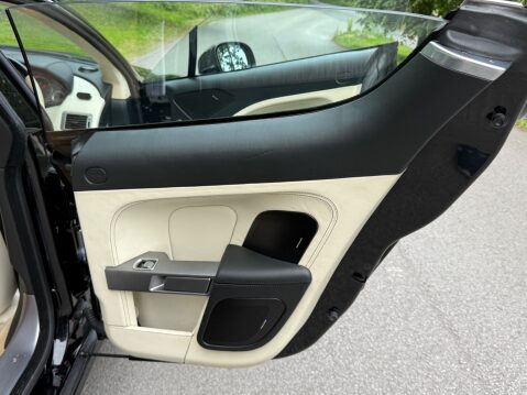Aston Martin Rapide S V12 82