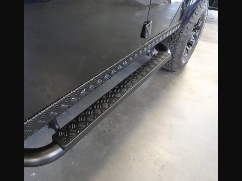 Land Rover Defender 2.4 TDCi XS 4WD MWB Euro 4 5dr 12