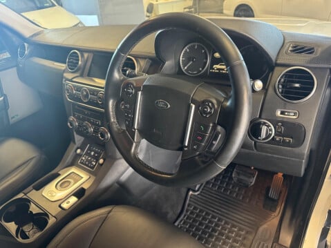 Land Rover Discovery 3.0 SD V6 XS Auto 4WD (s/s) 5dr 12