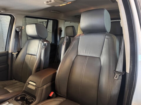 Land Rover Discovery 3.0 SD V6 XS Auto 4WD (s/s) 5dr 14