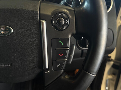 Land Rover Discovery 3.0 SD V6 XS Auto 4WD (s/s) 5dr 21