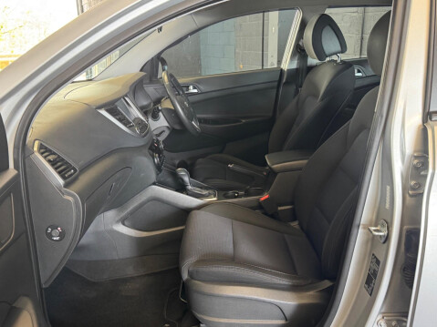 Hyundai TUCSON 2.0 CRDi SE Nav Auto 4WD Euro 6 5dr 12