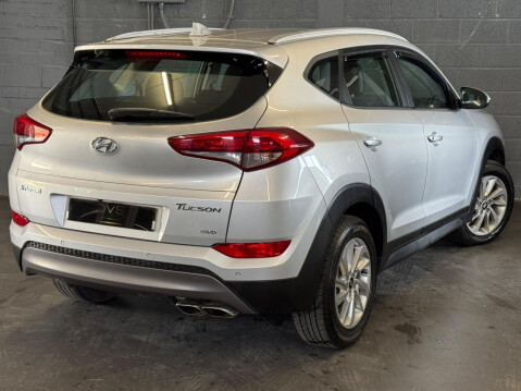 Hyundai TUCSON 2.0 CRDi SE Nav Auto 4WD Euro 6 5dr 4