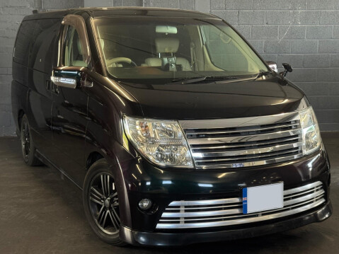 Nissan Elgrand 1