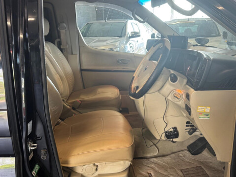 Nissan Elgrand 7