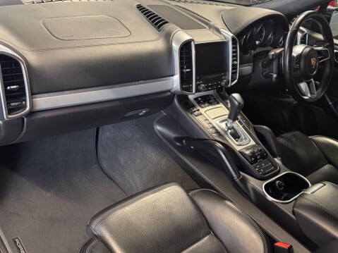 Porsche Cayenne 4.8T V8 Turbo TiptronicS 4WD Euro 6 (s/s) 5dr 15