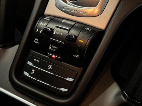Porsche Cayenne 4.8T V8 Turbo TiptronicS 4WD Euro 6 (s/s) 5dr 26