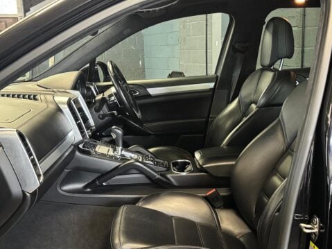 Porsche Cayenne 4.8T V8 Turbo TiptronicS 4WD Euro 6 (s/s) 5dr 11