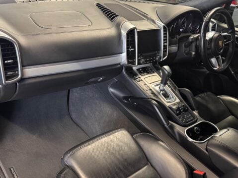 Porsche Cayenne 4.8T V8 Turbo TiptronicS 4WD Euro 6 (s/s) 5dr 15