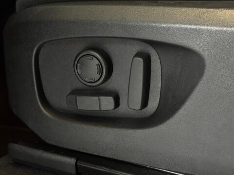 Land Rover Discovery Sport 2.0 TD4 HSE Black Auto 4WD Euro 6 (s/s) 5dr 36