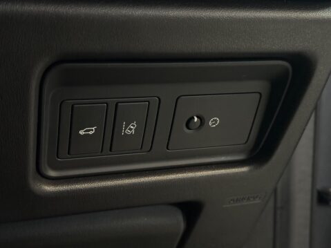 Land Rover Discovery Sport 2.0 TD4 HSE Black Auto 4WD Euro 6 (s/s) 5dr 37