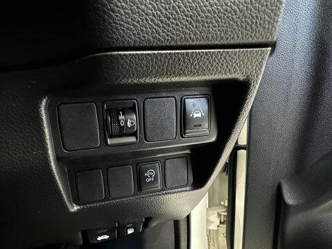 Nissan Qashqai 1.5 dCi N-Connecta Euro 6 (s/s) 5dr 28