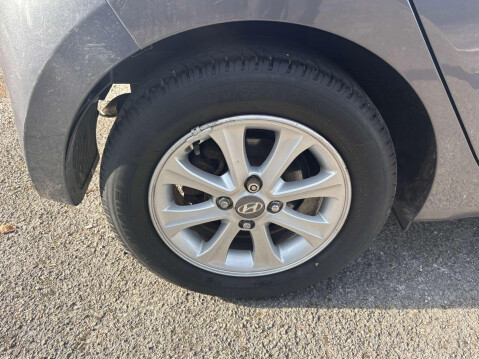 Hyundai i10 PREMIUM 26