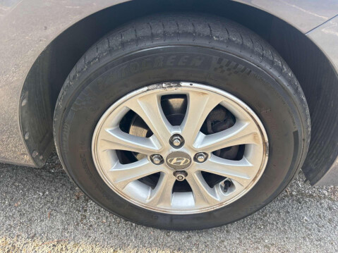Hyundai i10 PREMIUM 27
