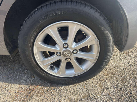Hyundai i10 PREMIUM 28