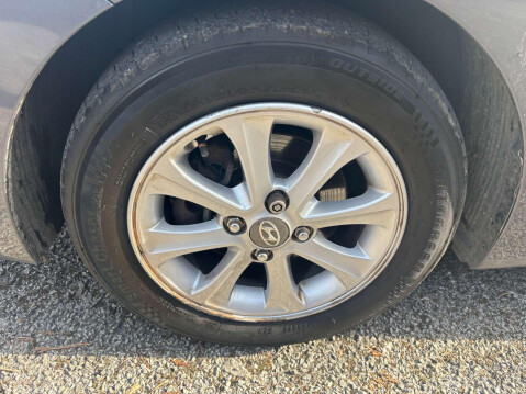 Hyundai i10 PREMIUM 29