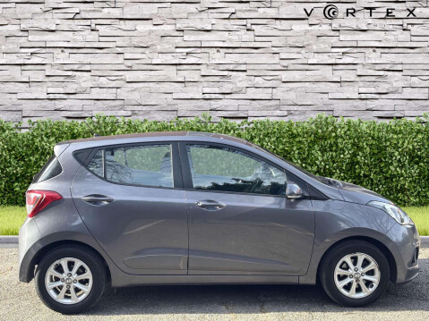 Hyundai i10 PREMIUM 9