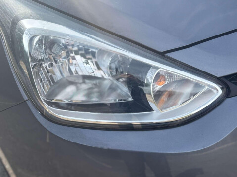 Hyundai i10 PREMIUM 11