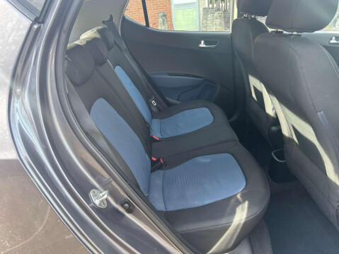 Hyundai i10 PREMIUM 19