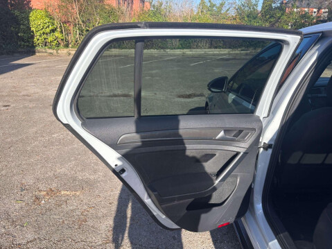 Volkswagen Golf 2.0 Golf GTi Performance TSi Semi-Auto 5dr 40