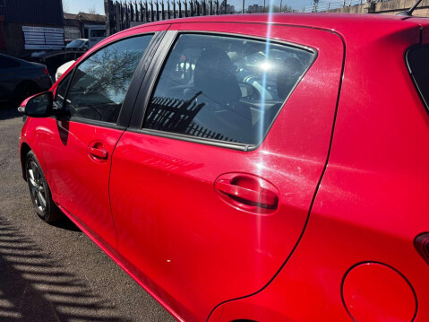 Toyota Yaris VVT-I ICON 37