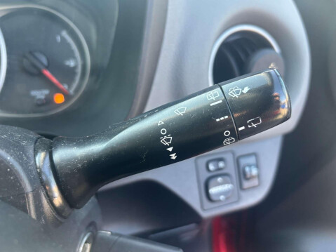 Toyota Yaris VVT-I ICON 33