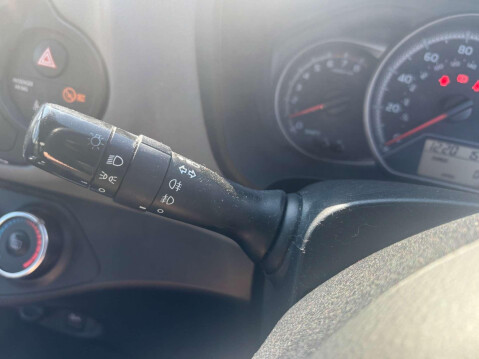 Toyota Yaris VVT-I ICON 32