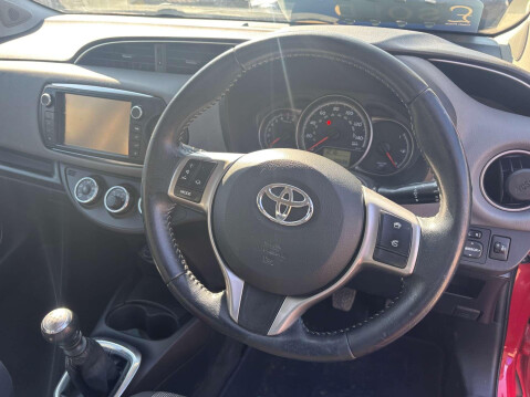 Toyota Yaris VVT-I ICON 15