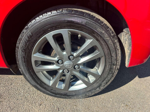 Toyota Yaris VVT-I ICON 42