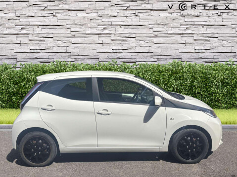 Toyota Aygo VVT-I X-PLAY 10