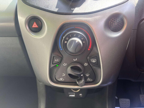 Toyota Aygo VVT-I X-PLAY 45