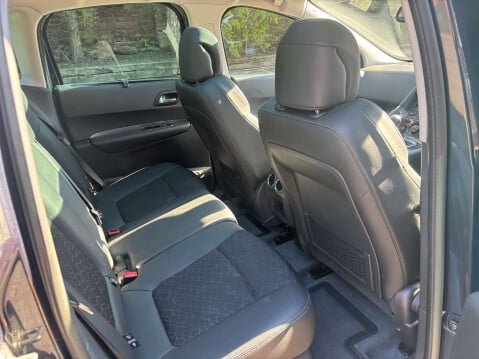 Peugeot 3008 1.6 3008 Allure HDi 5dr 29