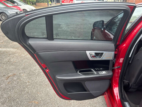Jaguar XF 2.2 XF R-Sport Black D Auto 4dr 33