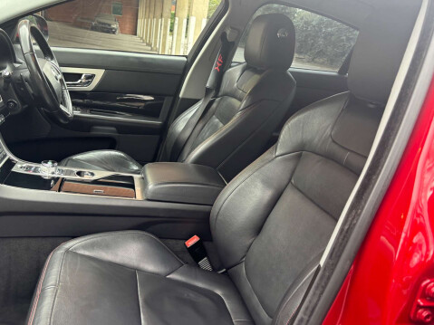 Jaguar XF 2.2 XF R-Sport Black D Auto 4dr 41