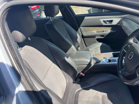 Jaguar XF 2.2 XF R-Sport D Auto 4dr 23