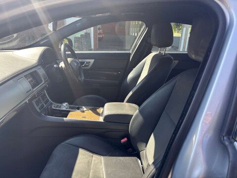Jaguar XF 2.2 XF R-Sport D Auto 4dr 24