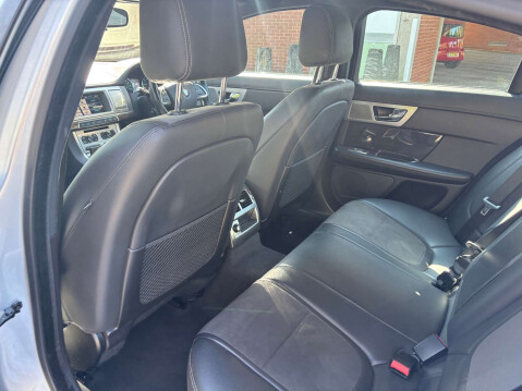 Jaguar XF 2.2 XF R-Sport D Auto 4dr 27