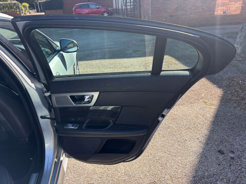 Jaguar XF 2.2 XF R-Sport D Auto 4dr 33