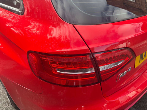 Audi A4 4.2 RS 4 FSI Quattro Auto 4WD 5dr 17