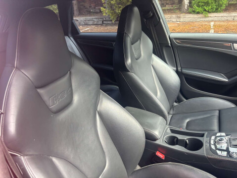 Audi A4 4.2 RS 4 FSI Quattro Auto 4WD 5dr 30