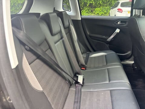 Peugeot 2008 1.5 2008 Allure Premium Blue HDi 5dr 35