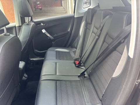 Peugeot 2008 1.5 2008 Allure Premium Blue HDi 5dr 36