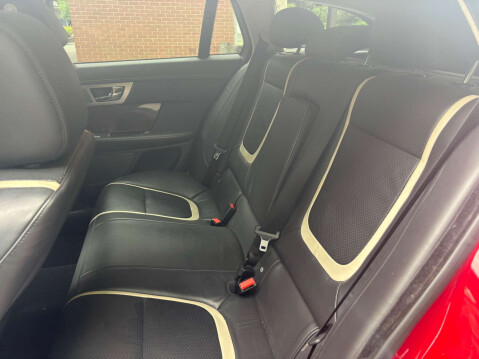 Jaguar XF 2.2 XF Portfolio Sportbrake D Auto 5dr 31