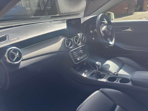 Mercedes-Benz GLA 1.6 GLA 200 Sport 5dr 29
