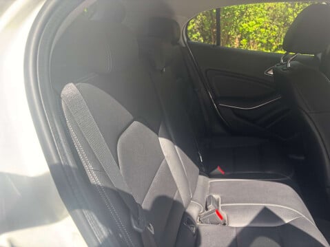 Mercedes-Benz GLA 1.6 GLA 200 Sport 5dr 33