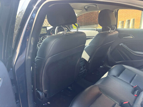 Mercedes-Benz A Class 2.1 A 200 D Sport Auto 5dr 28