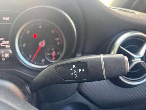 Mercedes-Benz A Class 2.1 A 200 D Sport Auto 5dr 39