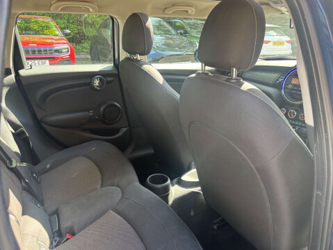 Mini Hatch 1.5 Cooper 5dr 44