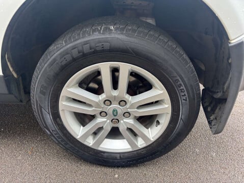 Land Rover Freelander 2.2 Freelander Black & White TD4 Auto 4WD 5dr 19