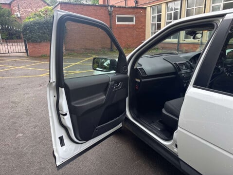 Land Rover Freelander 2.2 Freelander Black & White TD4 Auto 4WD 5dr 23